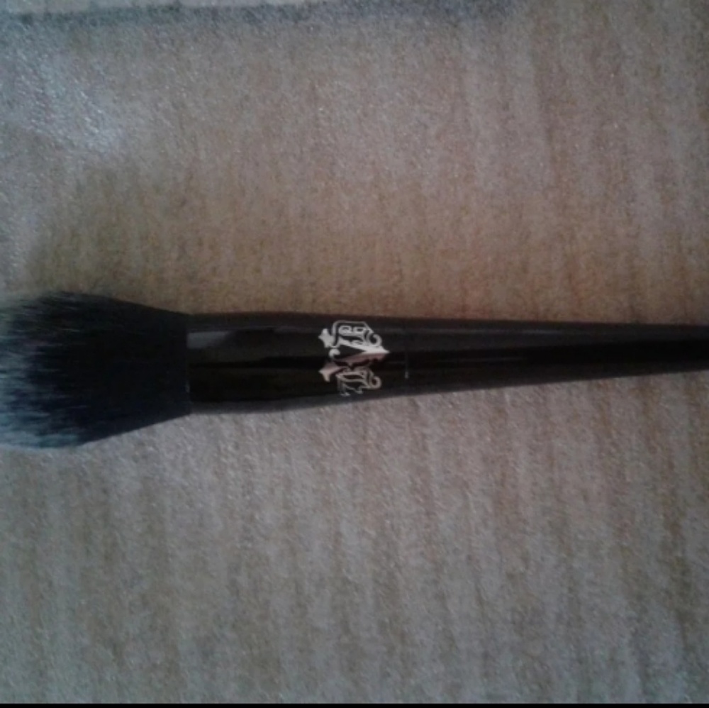 BRAND NEW KAT VON D MAKEUP BRUSH